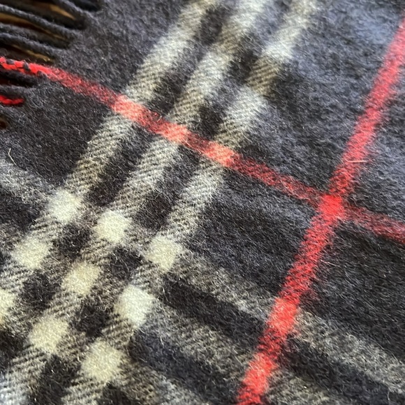 Burberry Cashmere wool blend winter Scarf Blue red and white with fringe - Picture 17 of 17
